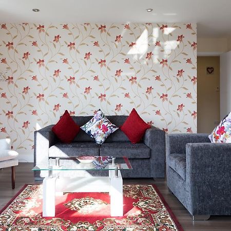 Cambridge Station Penthouse: Modern Retreat with Parking & Terrace Apartment Exterior photo