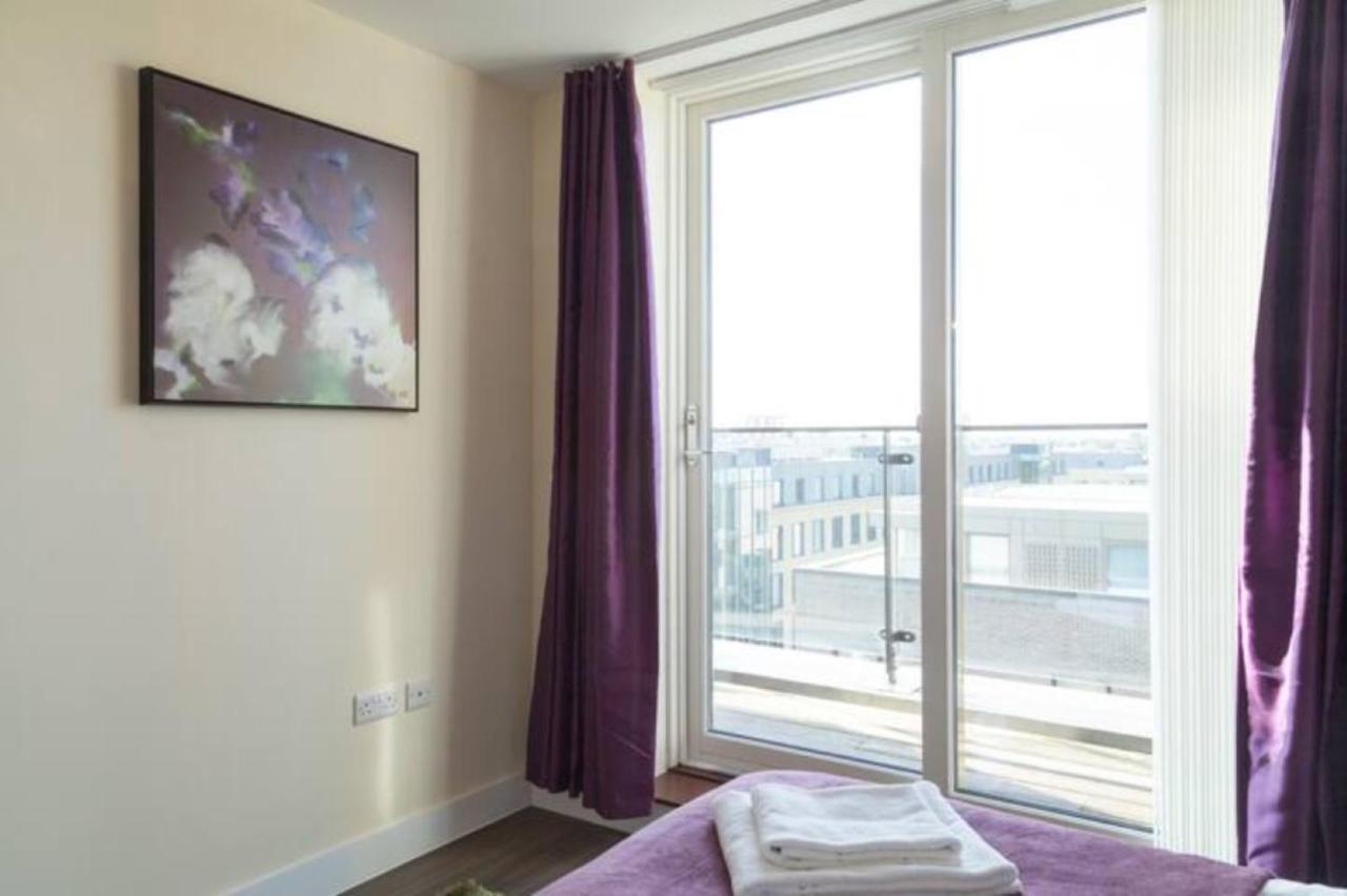 Cambridge Station Penthouse: Modern Retreat with Parking & Terrace Apartment Exterior photo