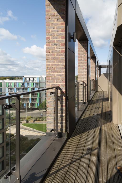 Cambridge Station Penthouse: Modern Retreat with Parking & Terrace Apartment Exterior photo
