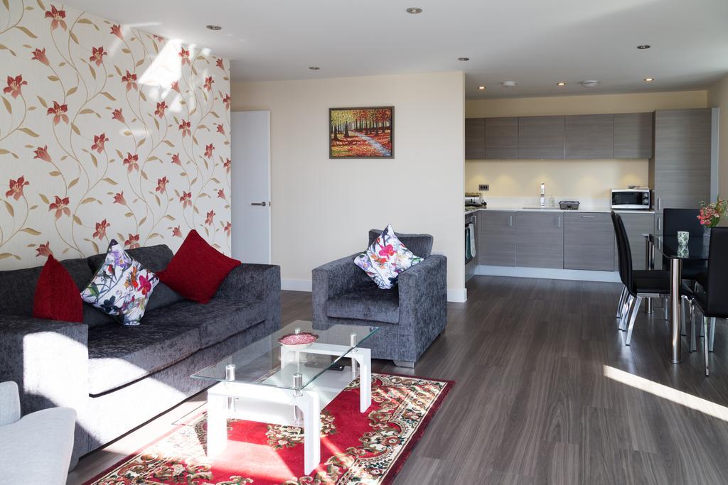 Cambridge Station Penthouse: Modern Retreat with Parking & Terrace Apartment Exterior photo