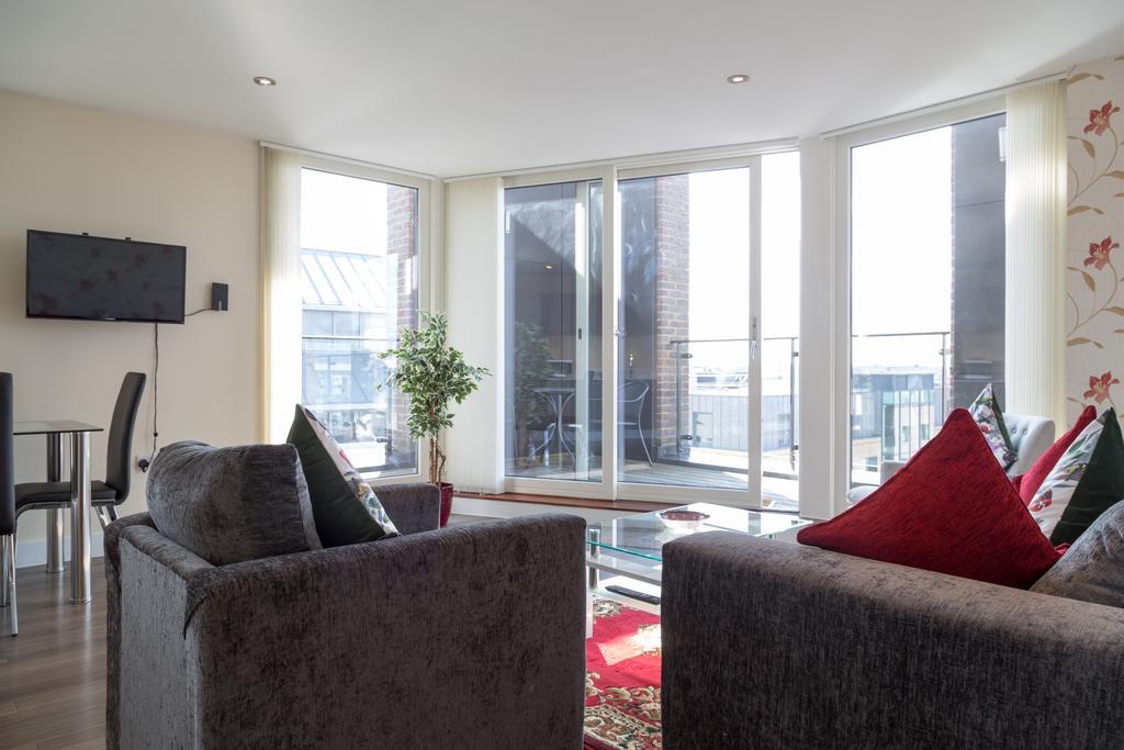 Cambridge Station Penthouse: Modern Retreat with Parking & Terrace Apartment Exterior photo