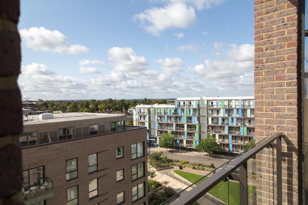 Cambridge Station Penthouse: Modern Retreat with Parking & Terrace Apartment Exterior photo