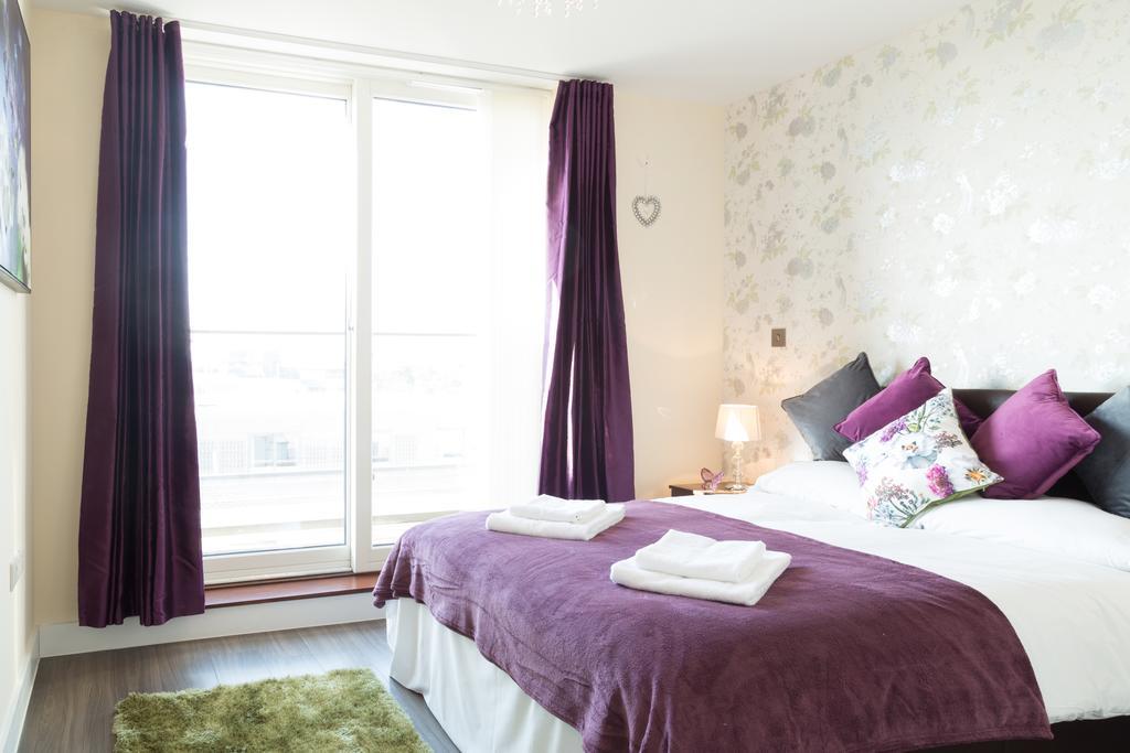 Cambridge Station Penthouse: Modern Retreat with Parking & Terrace Apartment Exterior photo