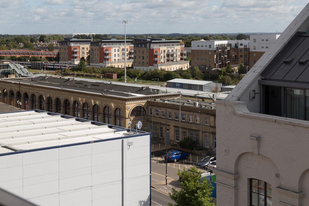 Cambridge Station Penthouse: Modern Retreat with Parking & Terrace Apartment Exterior photo
